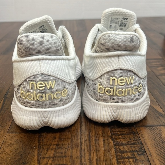 New Balance FuelCell Shift TR White Light
Aluminum with reflective panels 8.5 - Picture 6 of 11